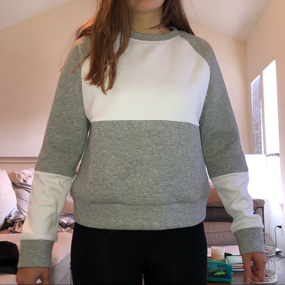 Under Armor sweatshirt